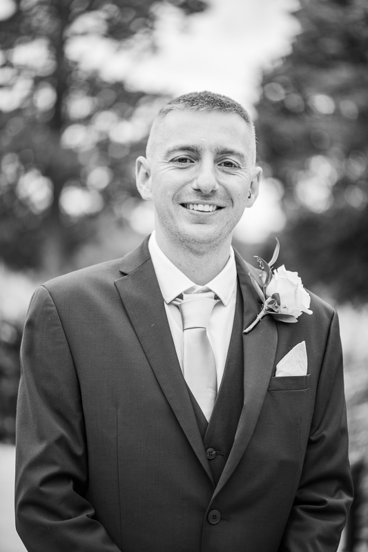 016_groom1_bw