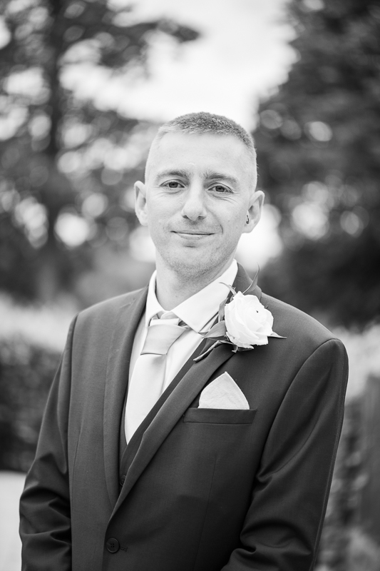 019_groom3_bw