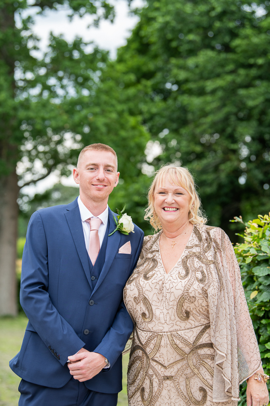 034_groom_mum2