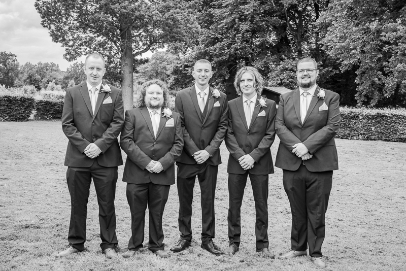 037_groomsmen2_bw