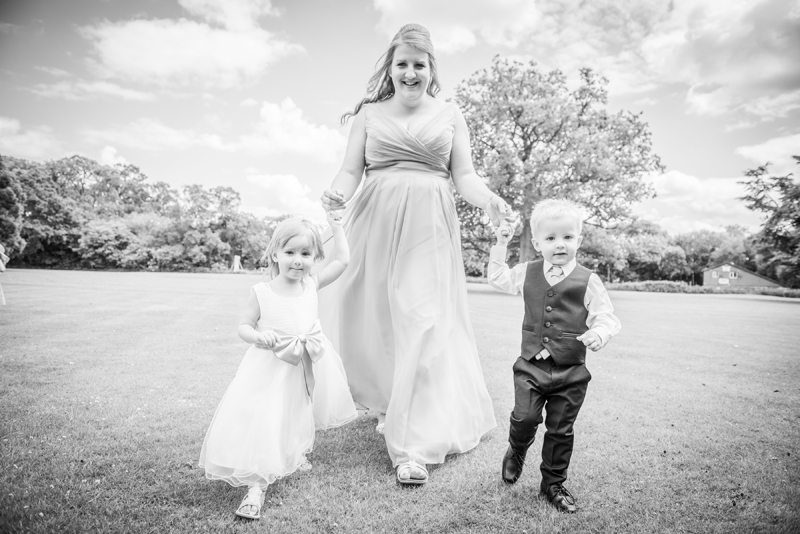 046_brides_family3_bw