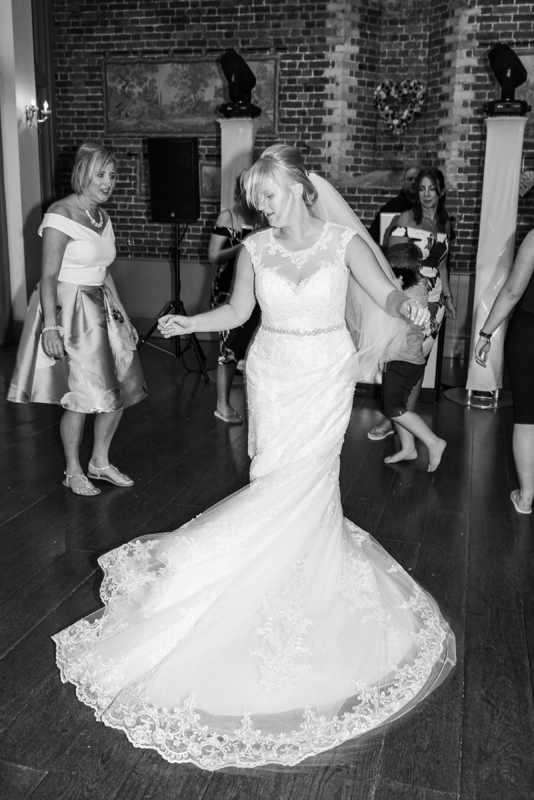 063_dancing15_bw