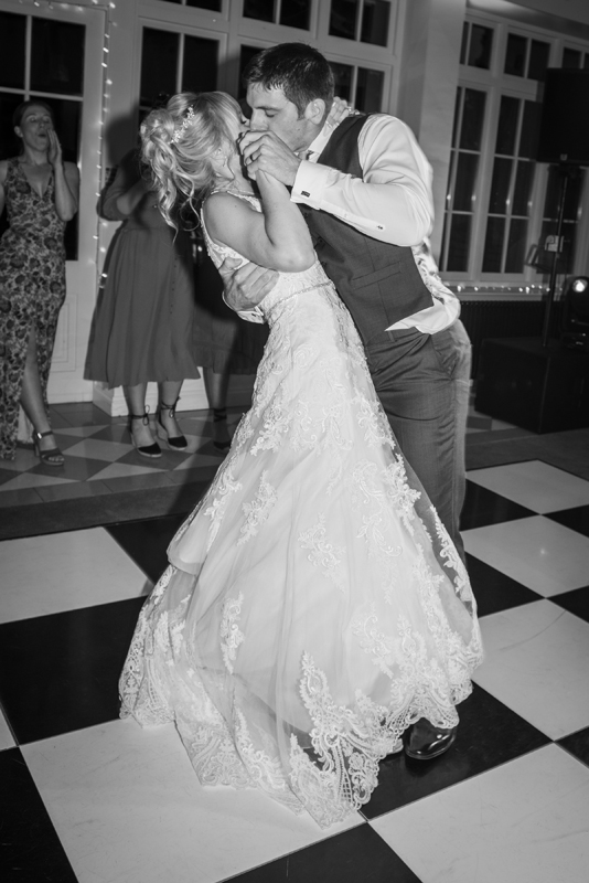 037_firstdance8_bw