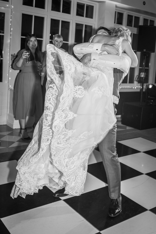039_firstdance9_bw