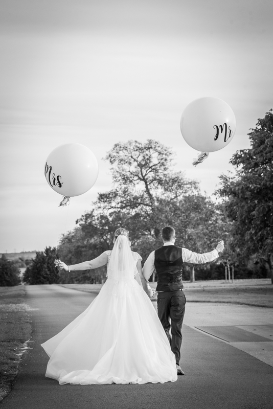 099_balloons7_bw