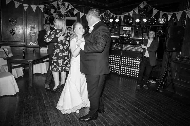 052_dancing10_bw