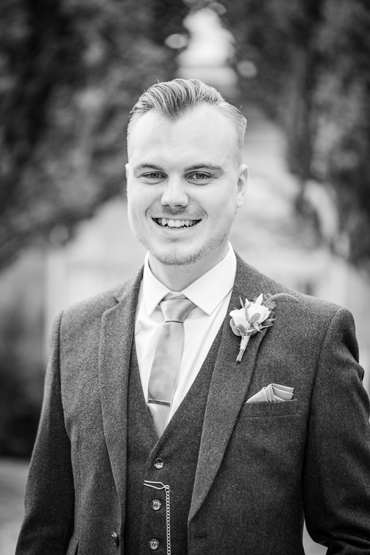 045_groom10_bw