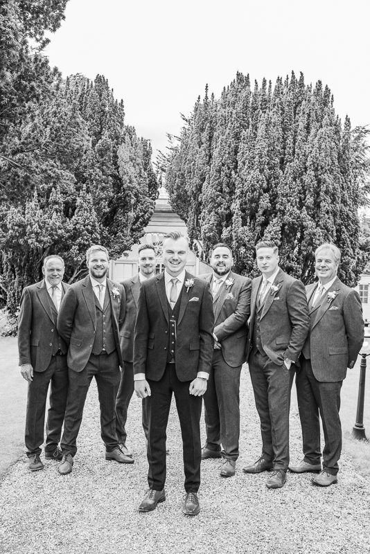 054_groomsmen7_bw