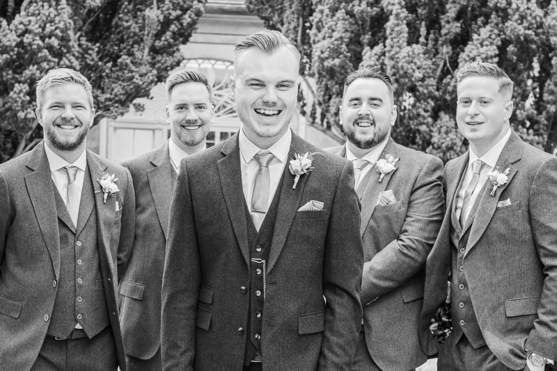 056_groomsmen8_bw