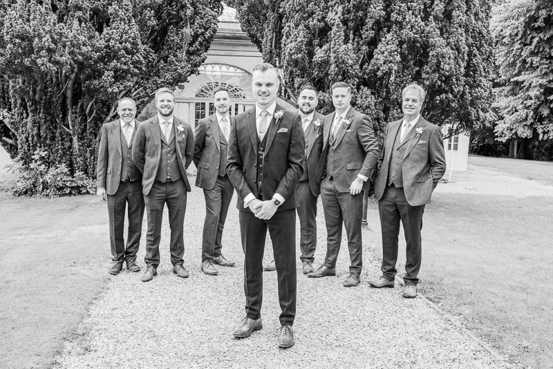 058_groomsmen9_bw