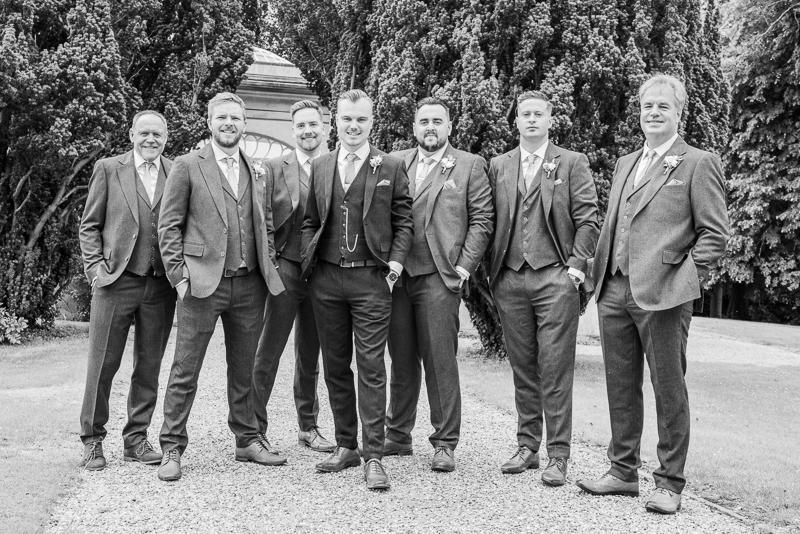 064_groomsmen12_bw