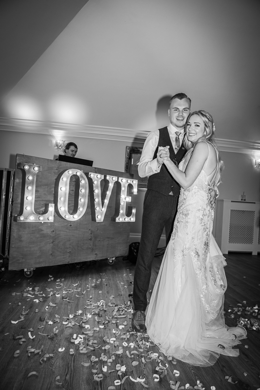 041_firstdance19_bw