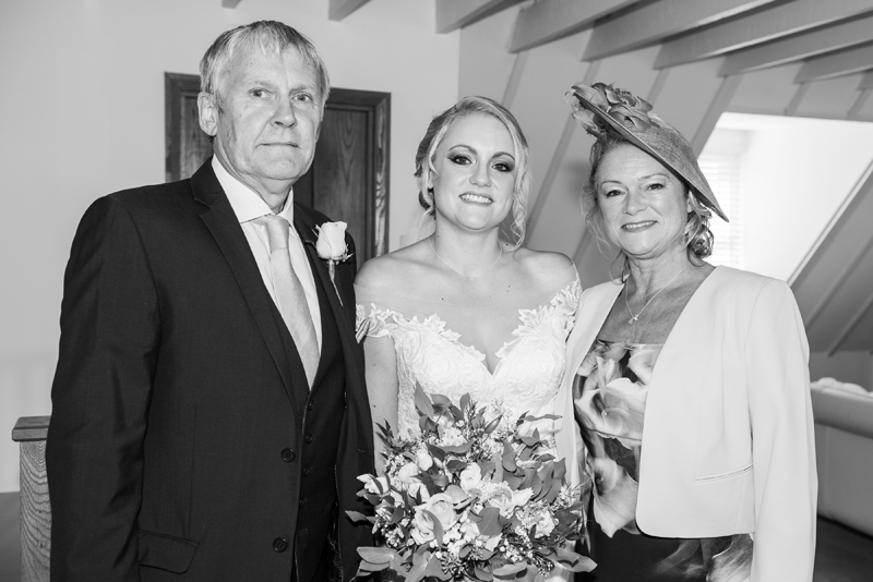 095_bride_parents_bw