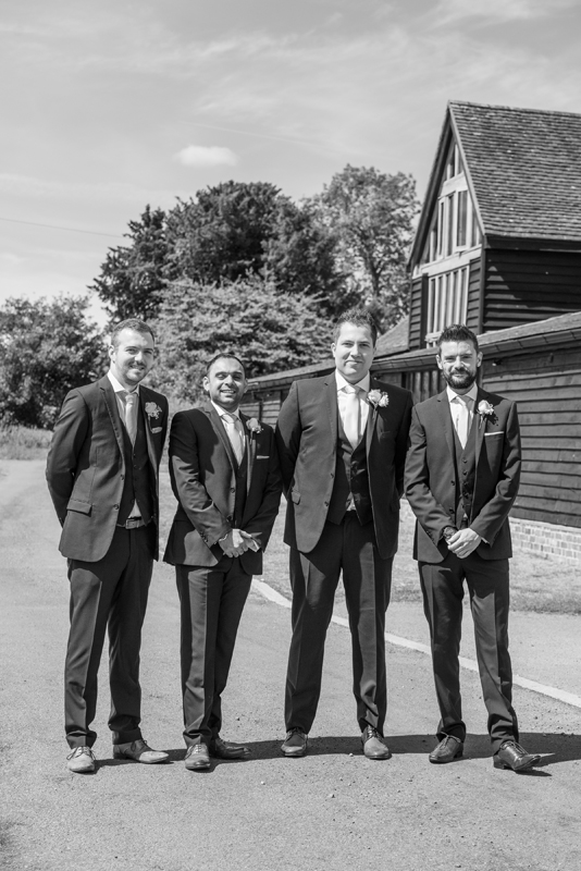 037_groomsmen2_bw