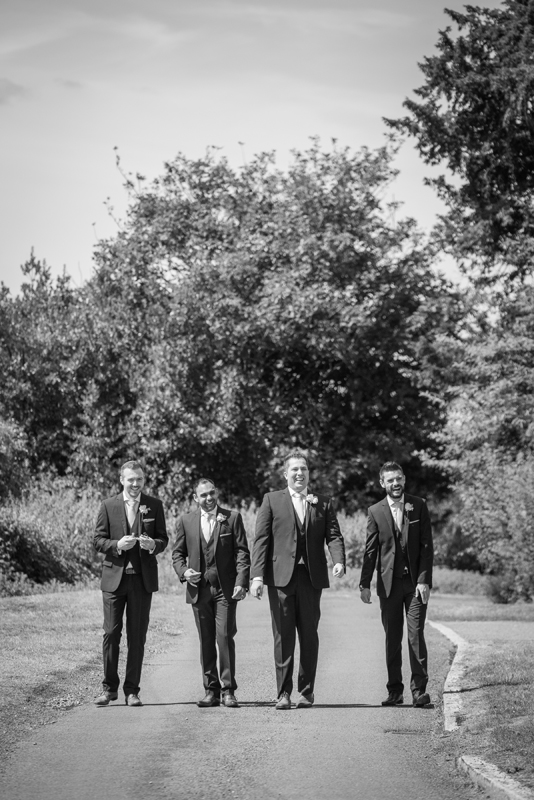 041_groomsmen4_bw