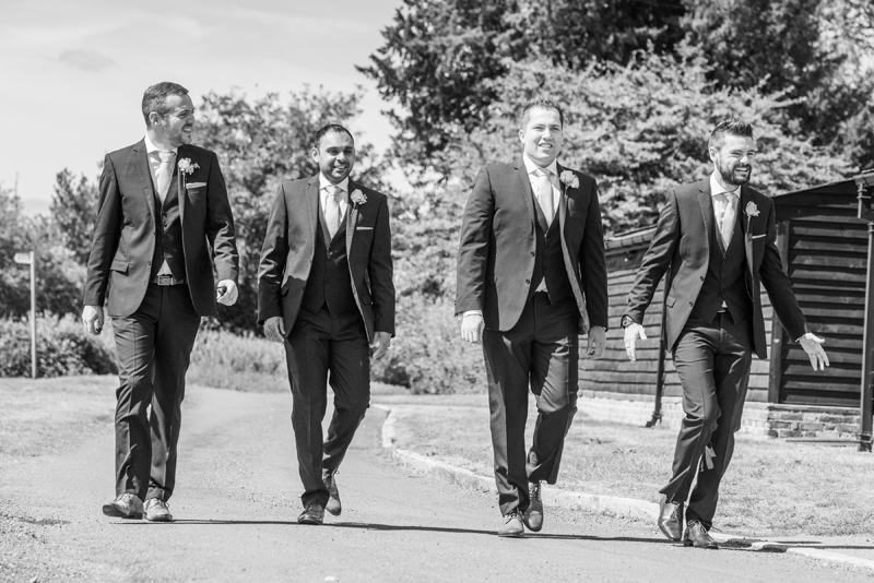 045_groomsmen6_bw