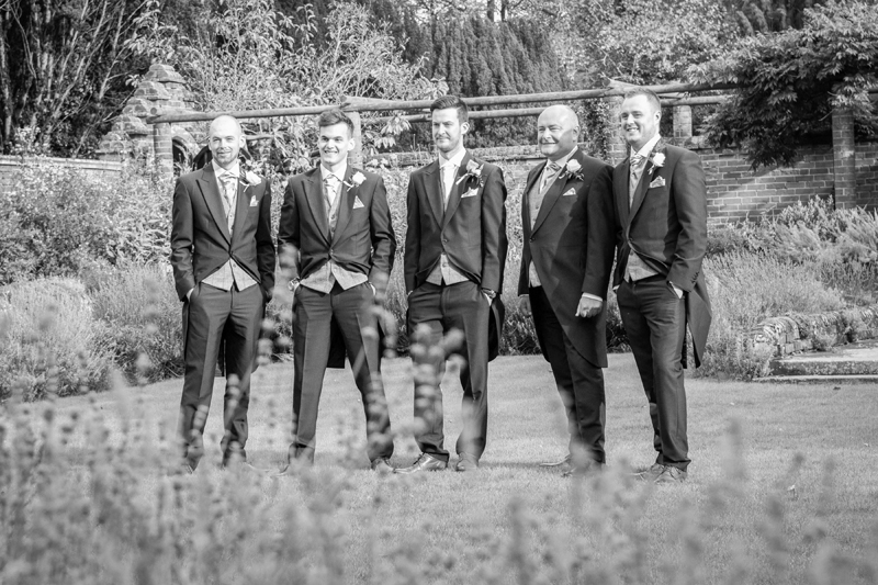 034_groomsmen6_bw