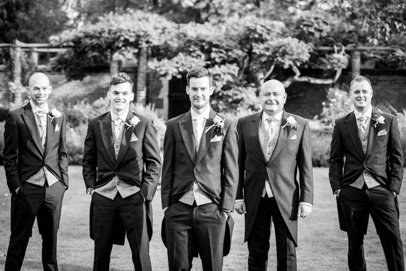 038_groomsmen8_bw