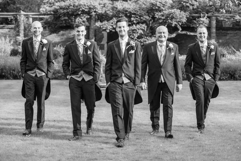 043_groomsmen12_bw