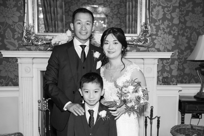 089_family27_bw