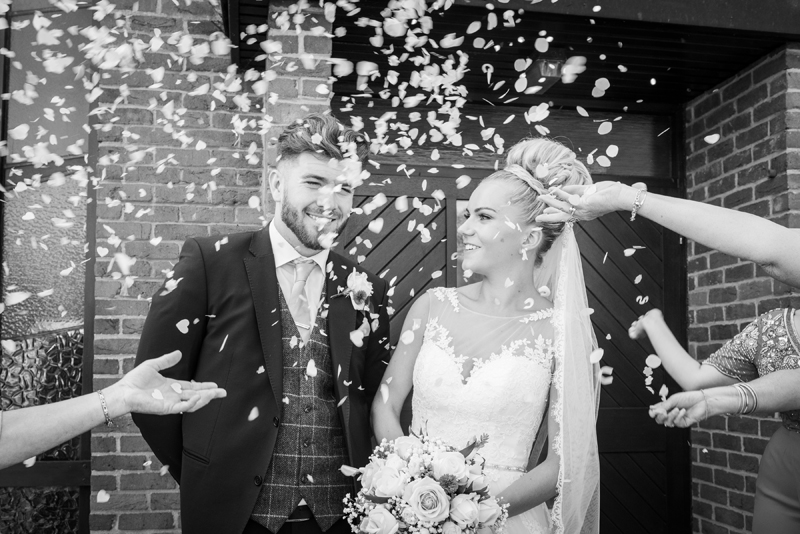 033_confetti1_bw