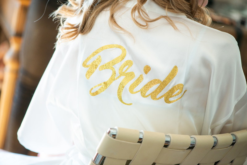 033_bride_robe