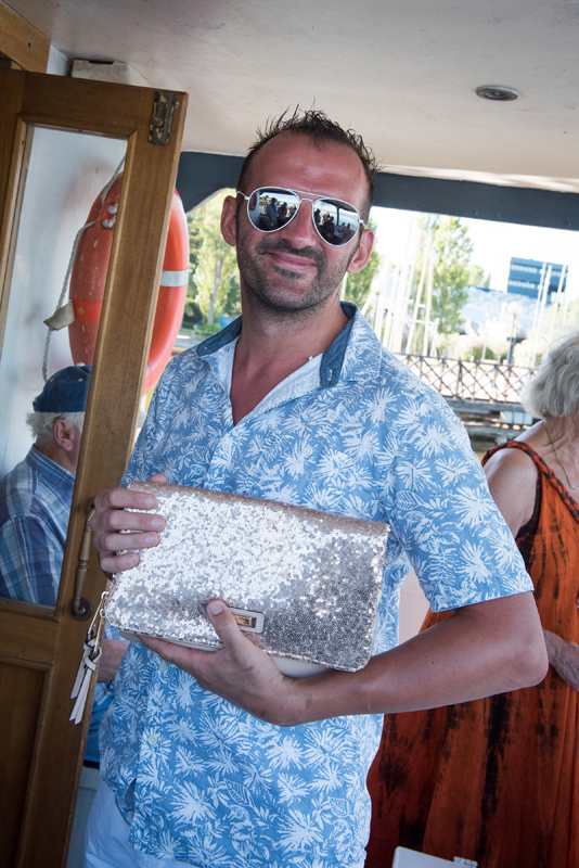 008_boat_guests3