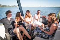 064_boat_guests53