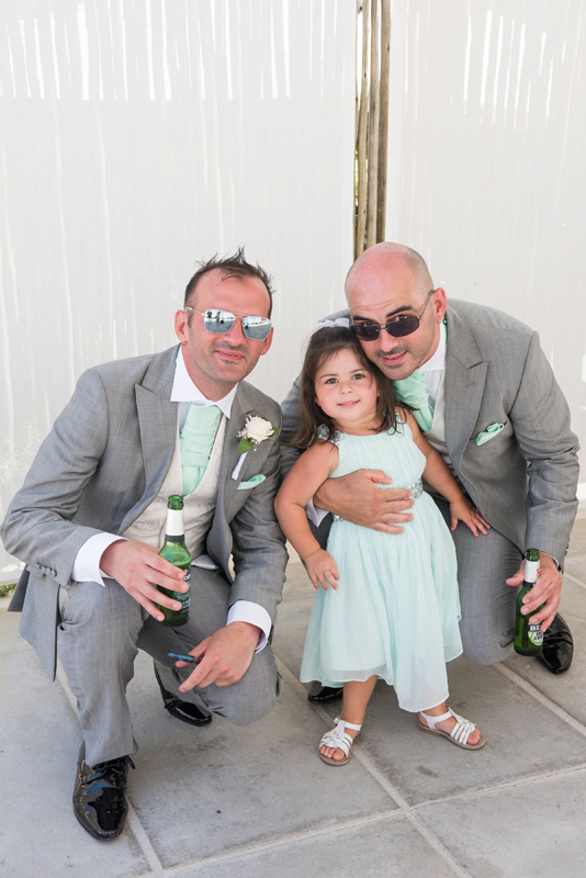 047_guests_arrive1