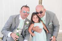 048_guests_arrive2
