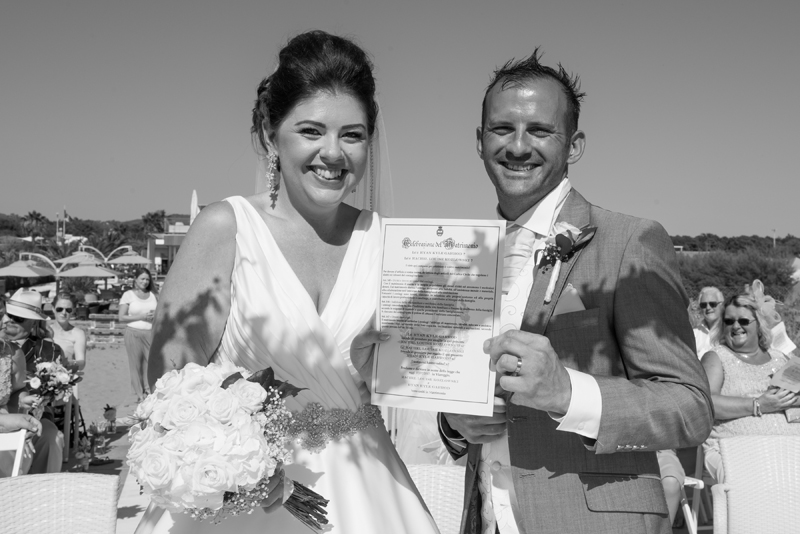 103_signing5_bw