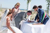 096_signing1
