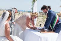 097_signing2
