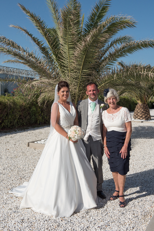 055_brides_family2