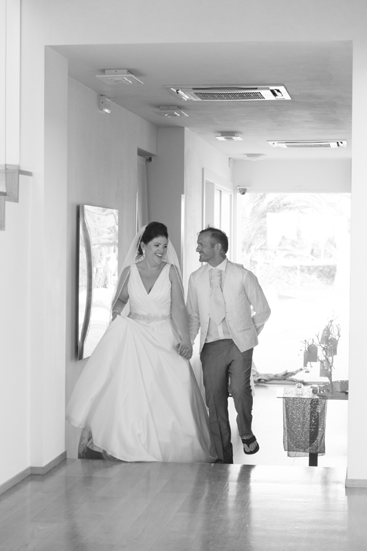 033_meal_entrance2_bw