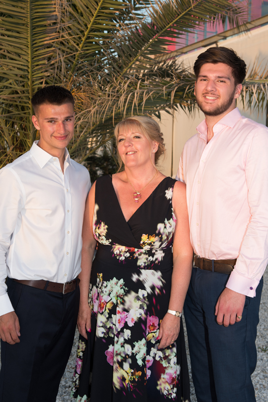 050_brides_family18