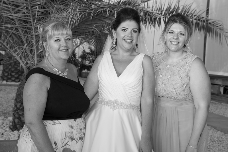 062_brides_family24_bw