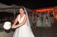 066_throw_bouquet1