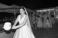067_throw_bouquet1_bw