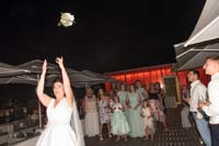 069_throw_bouquet3
