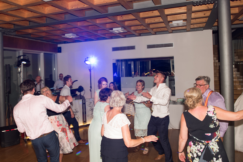 062_dancing22