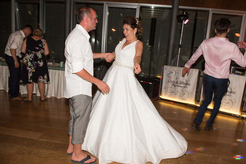 066_dancing25