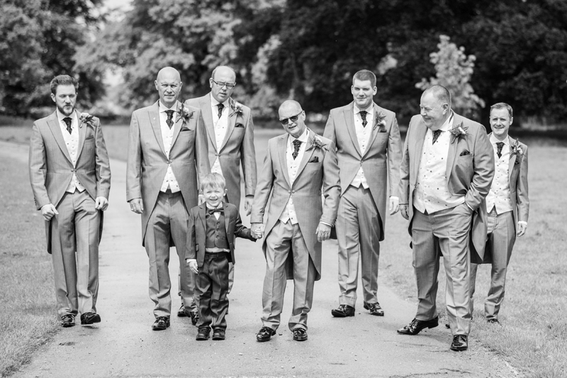 054_groomsmen20_bw