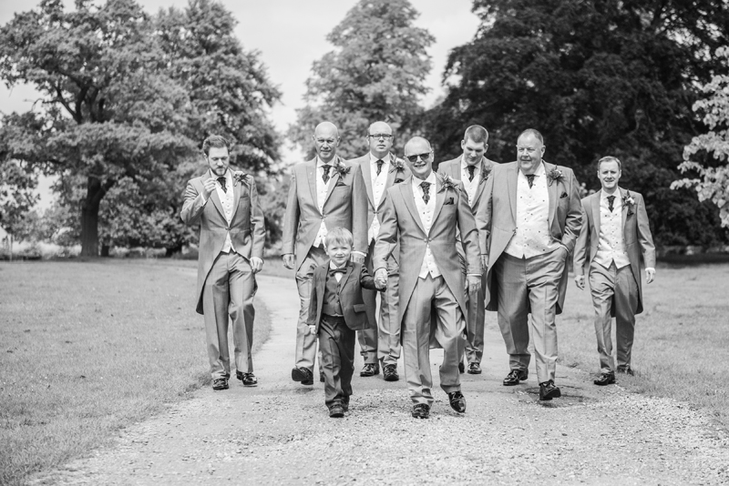 056_groomsmen21_bw