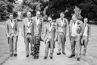 054_groomsmen20_bw