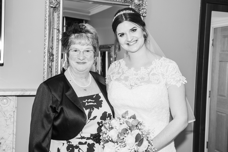 092_bride_mum1_bw