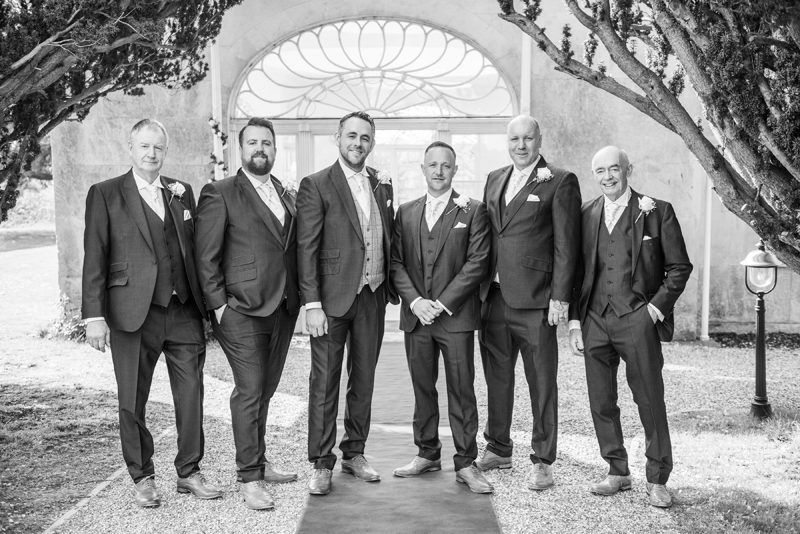 057_groomsmen4_bw