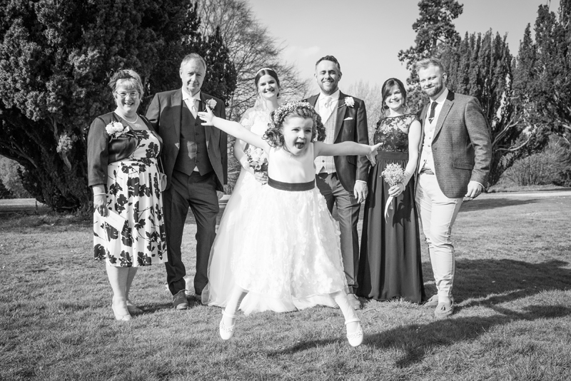 018_brides_family4_bw