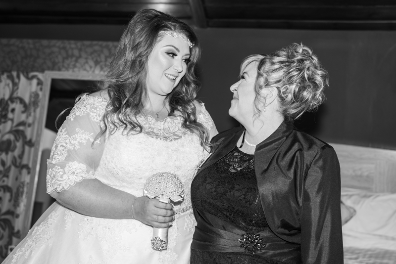 071_bride_mum2_bw