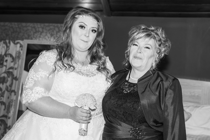 073_bride_mum3_bw